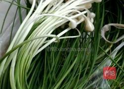 自制凉拌野蒜的做法图解2