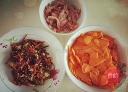 胡萝卜炒肉的做法图解1