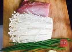 金针菇炒肉丝的做法图解2