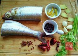 辣烧白条鱼的做法图解1