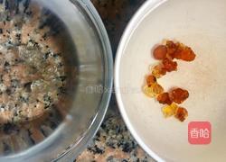 雪燕桃胶炖牛奶的做法图解1