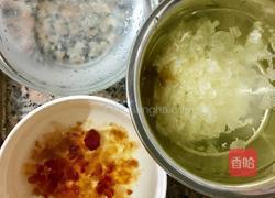 雪燕桃胶炖牛奶的做法图解2