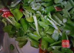 辣子鸡丁的做法图解1