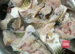 粉蒸鱼的做法图解1
