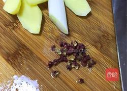 莲藕腔骨汤的做法图解3