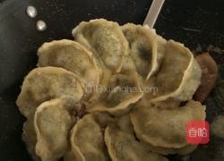 锅贴的做法图解4