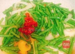 白洋葱炒豆角的做法图解3