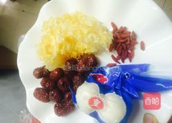 银耳百合甜品的做法图解1