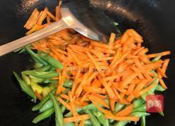胡萝卜炒豆角的做法图解3