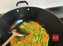 胡萝卜炒豆角的做法图解4