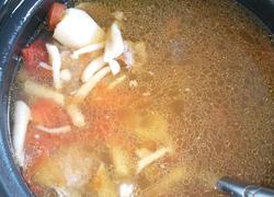 西红柿海鲜菇腿骨汤