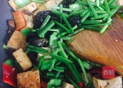 香菇酱木耳烧豆腐的做法图解10