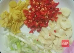 辣翻小龙虾的做法图解2