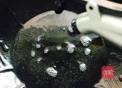 大粒香菇炒豆角的做法图解4