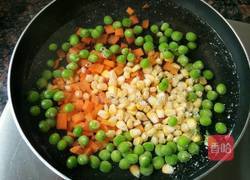 虾仁蛋包饭的做法图解3