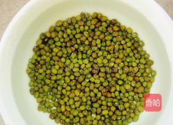 莲藕绿豆排骨汤的做法图解2