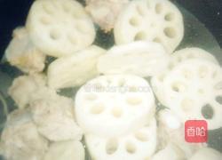 莲藕绿豆排骨汤的做法图解6