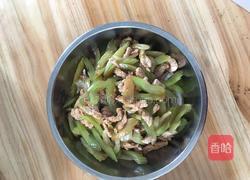 西芹炒瘦肉的做法图解5
