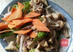 家常青椒炒肥肠的做法图解1