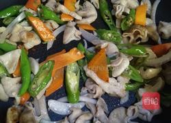 家常青椒炒肥肠的做法图解4