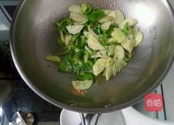 青椒黄瓜炒蛋的做法图解3