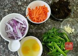 五彩桂花炒海带的做法图解1