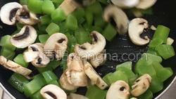 莴笋口蘑炒蛋虾的做法图解20