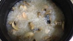 鲜虾口蘑粥的做法图解12