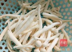 海鲜菇山药肉汤的做法图解1