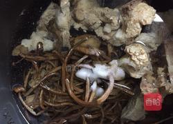 茶树菇骨头汤的做法图解4