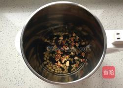 黑米核桃黑豆豆浆的做法图解4