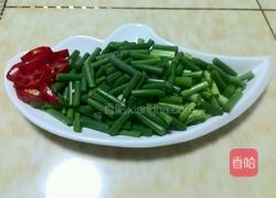 牛肉炒蒜薹的做法图解2