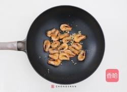 避风塘炒中虾的做法图解2