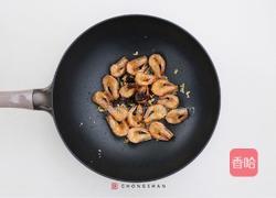 避风塘炒中虾的做法图解3