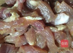 丝瓜炒肉片的做法图解2