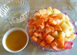 哈密瓜胡萝卜汁的做法图解2