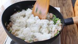 夏日虾仁菠萝饭的做法图解12