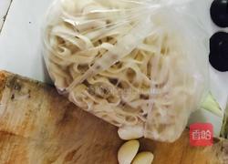 家常排骨汤面的做法图解2