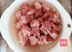 清炖牛肉胡萝卜的做法图解2