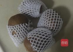 猕猴桃果汁的做法图解1