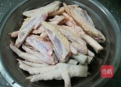 泡椒凤爪的做法图解1
