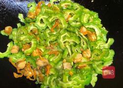 小扇贝肉炒苦瓜的做法图解5