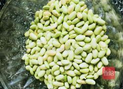 黑椒牛肉青豆盖的做法图解1