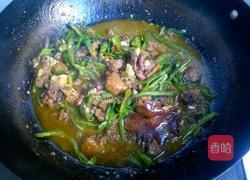 青椒焖鸡块的做法图解10