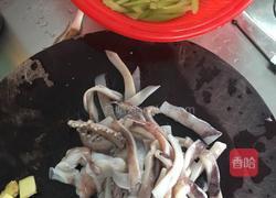 西芹炒墨鱼的做法图解1