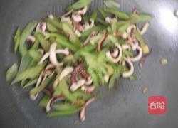 西芹炒墨鱼的做法图解4