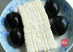皮蛋豆腐的做法图解2