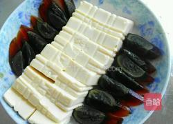 皮蛋豆腐的做法图解3