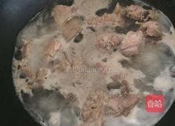 奶油炖雪梨排骨的做法图解1