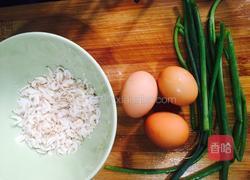 虾皮炒鸡蛋的做法图解1